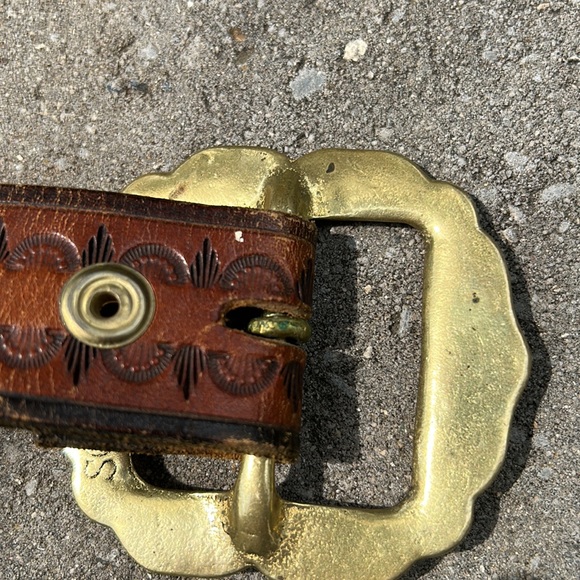 Retro Western style name belt. Brown leather with brass buckle. - Picture 5 of 10